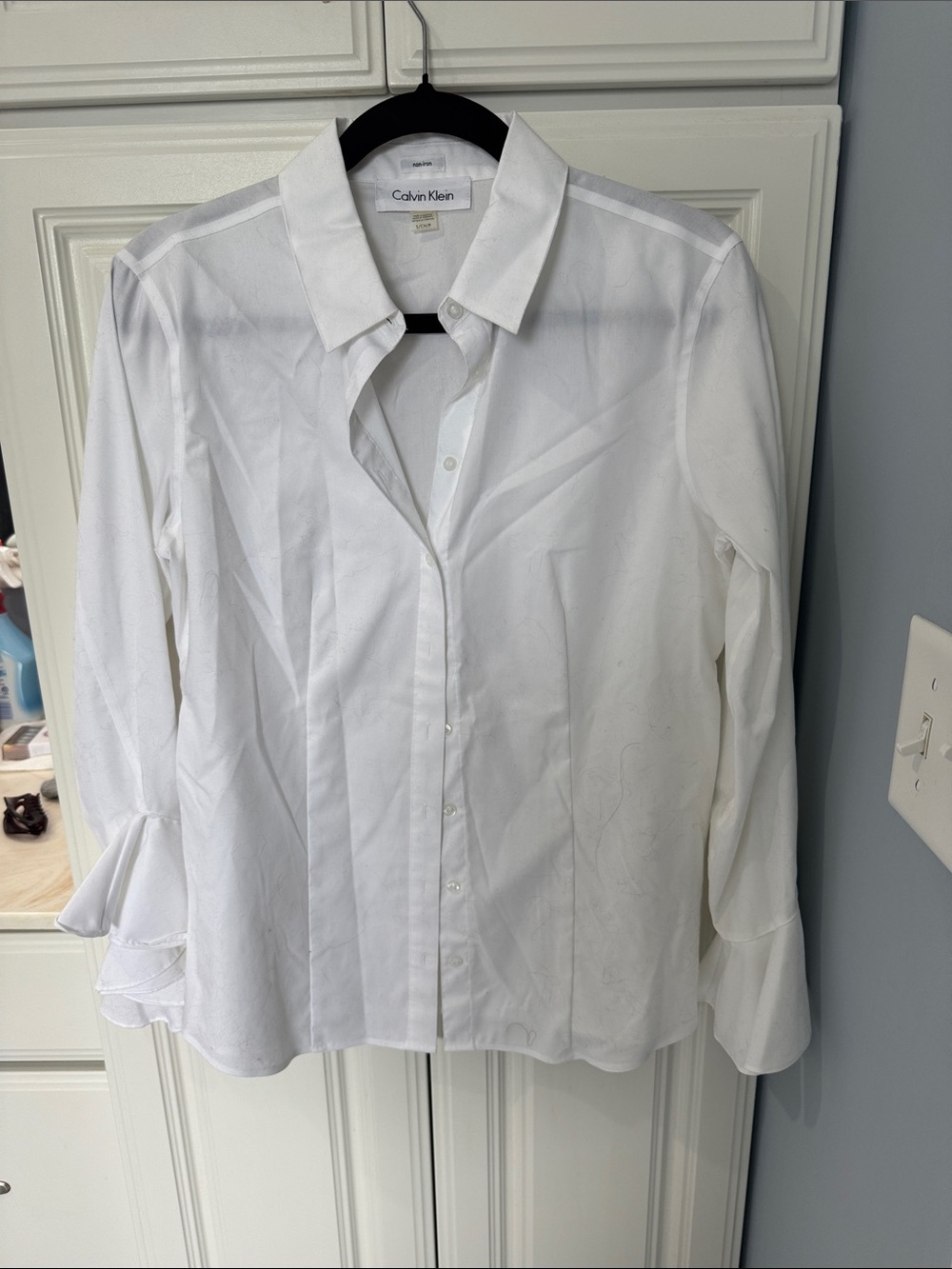 Calvin Klein non-iron White Long-Sleeve Button Shirt with sleeve detail sz s EUC